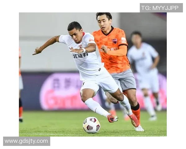 杭州足球队默契配合探讨:提升球队整体实力的关键因素分析 杭州足球队默契配合探讨:提升球队整体实力的关键因素分析