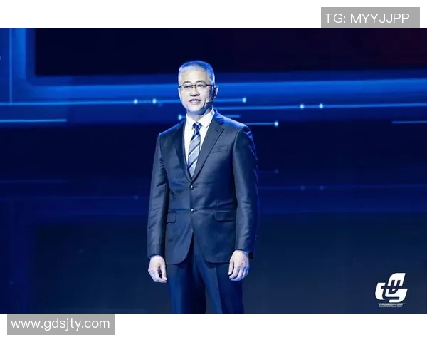 羽毛球场上的追梦者：杨军的奋斗与成长之路