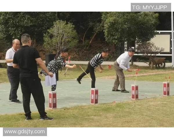 城市马拉松赛场上的力量较量上海飞盘队展现团队精神与竞技魅力 城市马拉松赛场上的力量较量上海飞盘队展现团队精神与竞技魅力